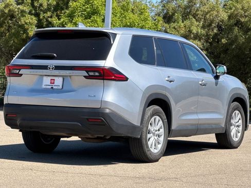 Used 2025 Toyota Grand Highlander AWD image 4