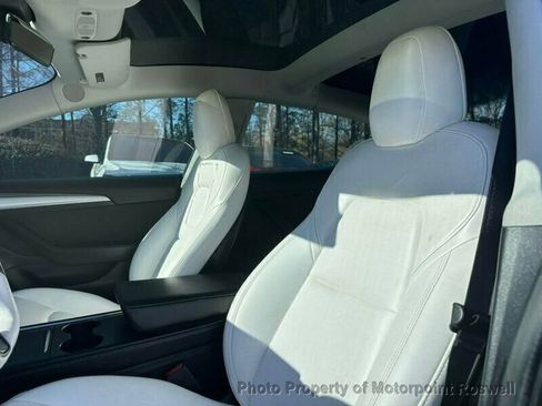 Used 2022 Tesla Model 3 Performance image 10