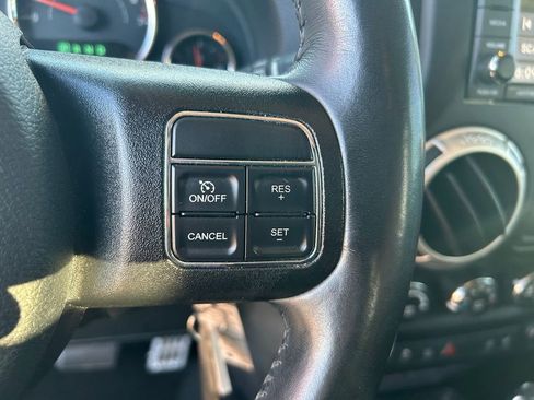 Used 2018 Jeep Wrangler Rubicon w/ Connectivity Group image 16