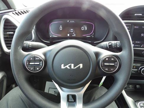 Used 2023 Kia Soul LX FWD image 15