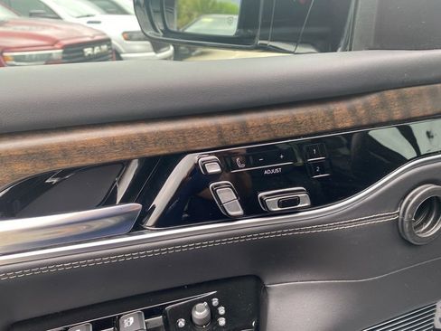 Used 2022 Jeep Grand Wagoneer Series II AWD/4WD image 33