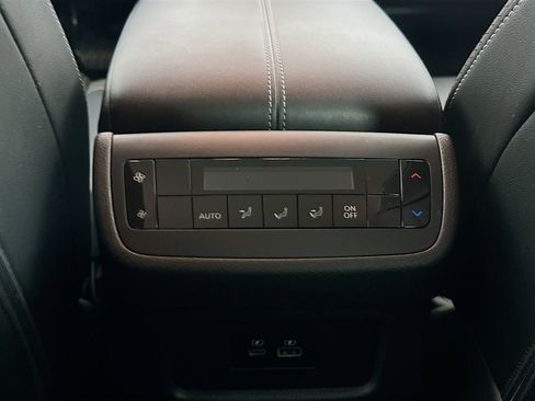 Used 2023 Nissan Pathfinder SL image 27