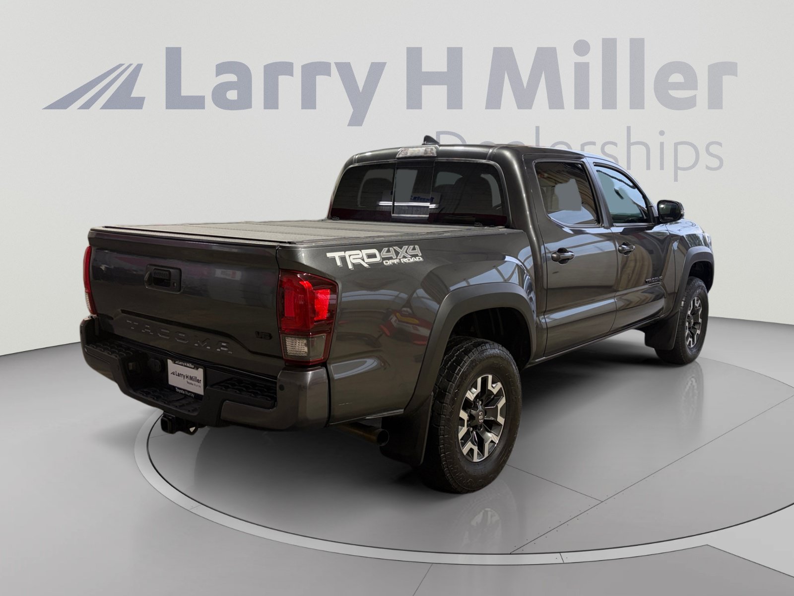 Used 2019 Toyota Tacoma TRD Off-Road AWD/4WD image 5