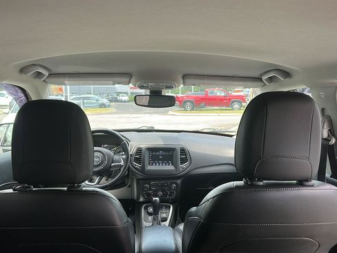 Used 2020 Jeep Compass Latitude w/ Cold Weather Group AWD/4WD image 13