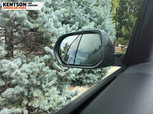 Used 2024 Chevrolet Traverse LT image 24