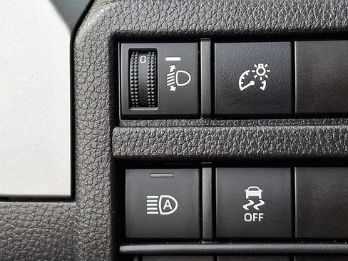 Used 2025 Toyota Tacoma SR5 AWD/4WD image 24