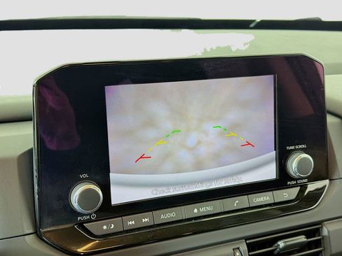 Used 2024 Nissan Pathfinder S image 30