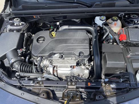 Used 2023 Chevrolet Malibu LT image 9