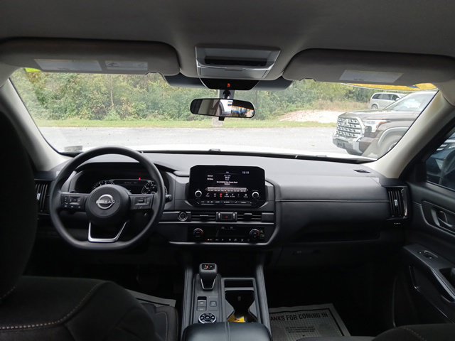 Used 2023 Nissan Pathfinder S AWD/4WD image 17