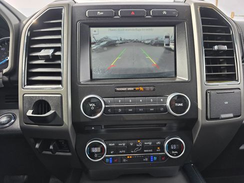 Used 2018 Ford Expedition Max XLT image 4