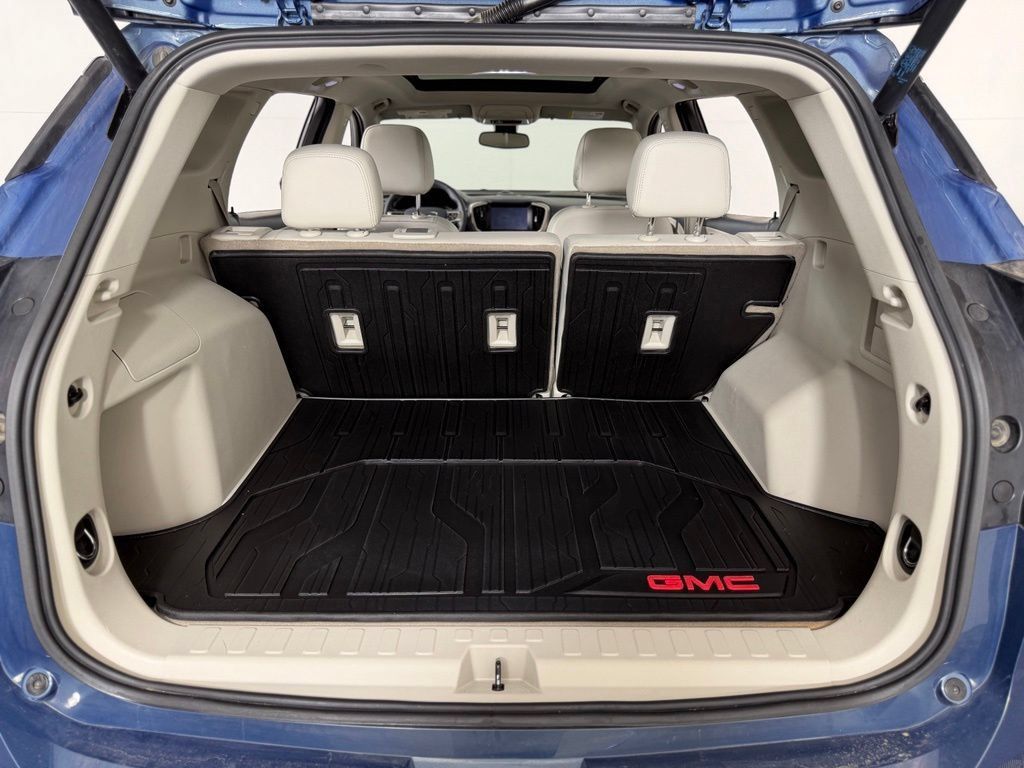 Used 2024 GMC Terrain Denali w/ Denali Premium Package AWD/4WD image 37