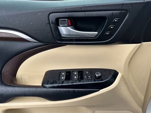 Used 2015 Toyota Highlander Limited Platinum image 10