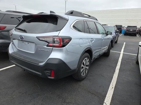 Used 2022 Subaru Outback Premium AWD/4WD image 3