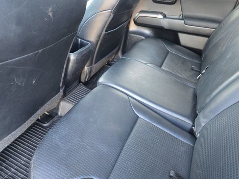 Used 2018 Toyota Tacoma TRD Off-Road image 13