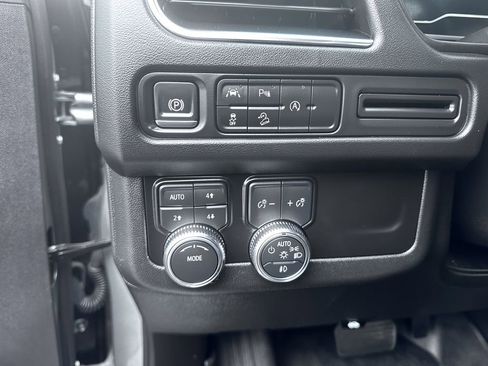 Used 2024 GMC Yukon AT4 image 21