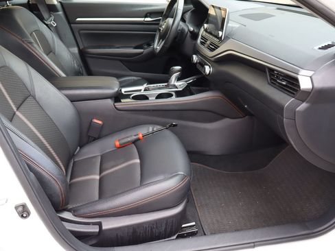 Used 2025 Nissan Altima 2.5 SR FWD image 16