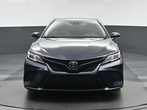 Used 2020 Toyota Camry SE w/ Convenience Package FWD image 2