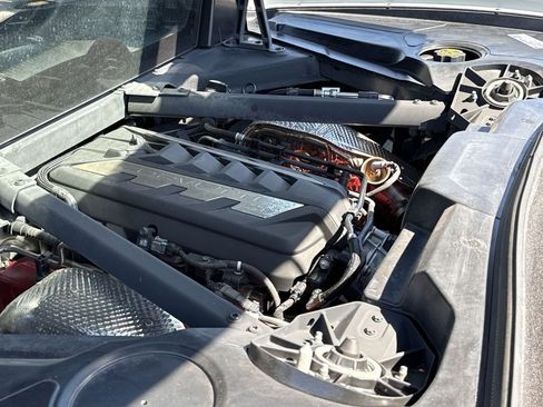 Used 2021 Chevrolet Corvette Stingray Coupe w/ Z51 Performance Package image 17