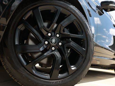 Used 2024 Land Rover Discovery Metropolitan Edition AWD/4WD image 44