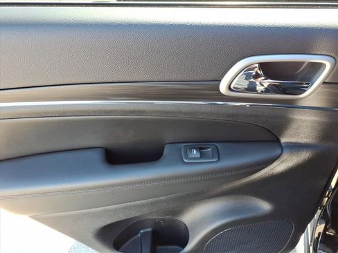 Used 2022 Jeep Grand Cherokee Limited image 35