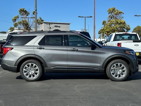 New 2026 Ford Explorer Active w/ Active Comfort Package AWD/4WD image 3