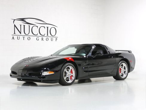 Used 2002 Chevrolet Corvette Coupe w/ Preferred Equipment Group1 image 32
