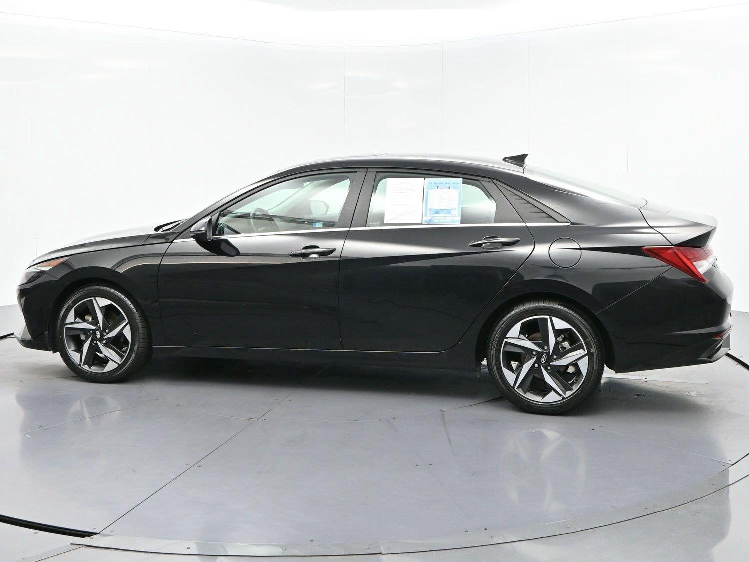 Used 2021 Hyundai Elantra Limited w/ Cargo Package FWD image 8