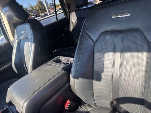 Certified 2019 Ford Expedition Platinum image 7
