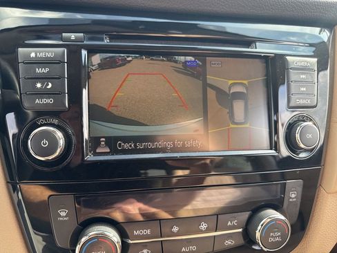 Used 2020 Nissan Rogue SV w/ Premium Package image 13