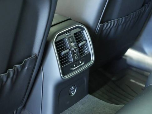 Certified 2025 Porsche Macan AWD/4WD image 26