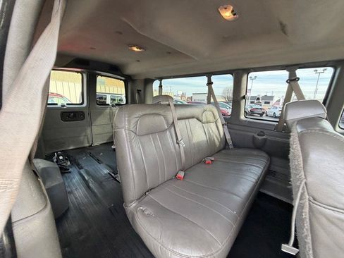 Used 2017 Chevrolet Express 3500 LS RWD image 11