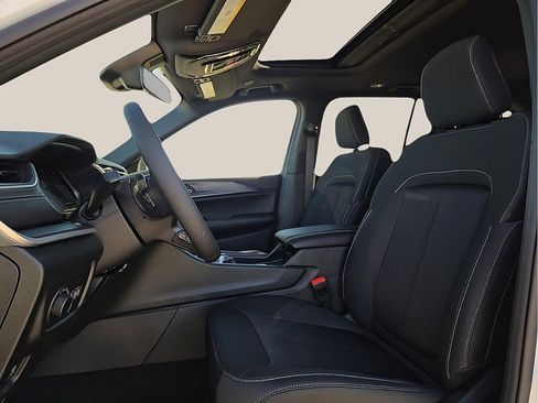 New 2025 Jeep Grand Cherokee 4WD image 12