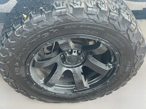 Used 2021 Nissan Frontier SV w/ Midnight Edition Floor Mats AWD/4WD image 29