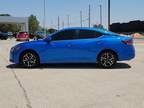Used 2025 Nissan Sentra SV FWD image 2