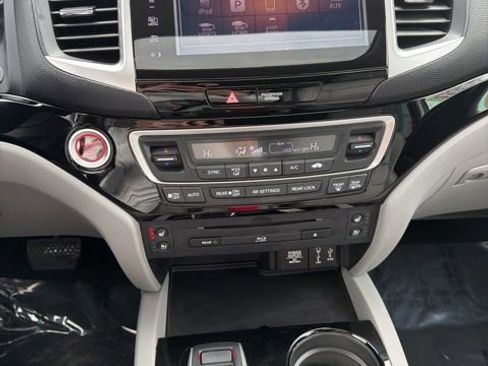 Used 2017 Honda Pilot Elite image 18