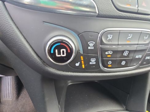 Used 2024 Chevrolet Equinox LT FWD image 31