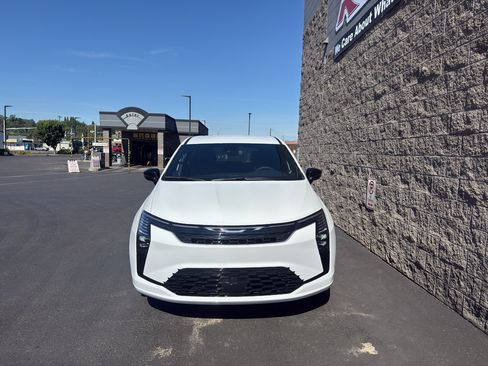 New 2027 Chrysler Pacifica Select AWD/4WD image 2