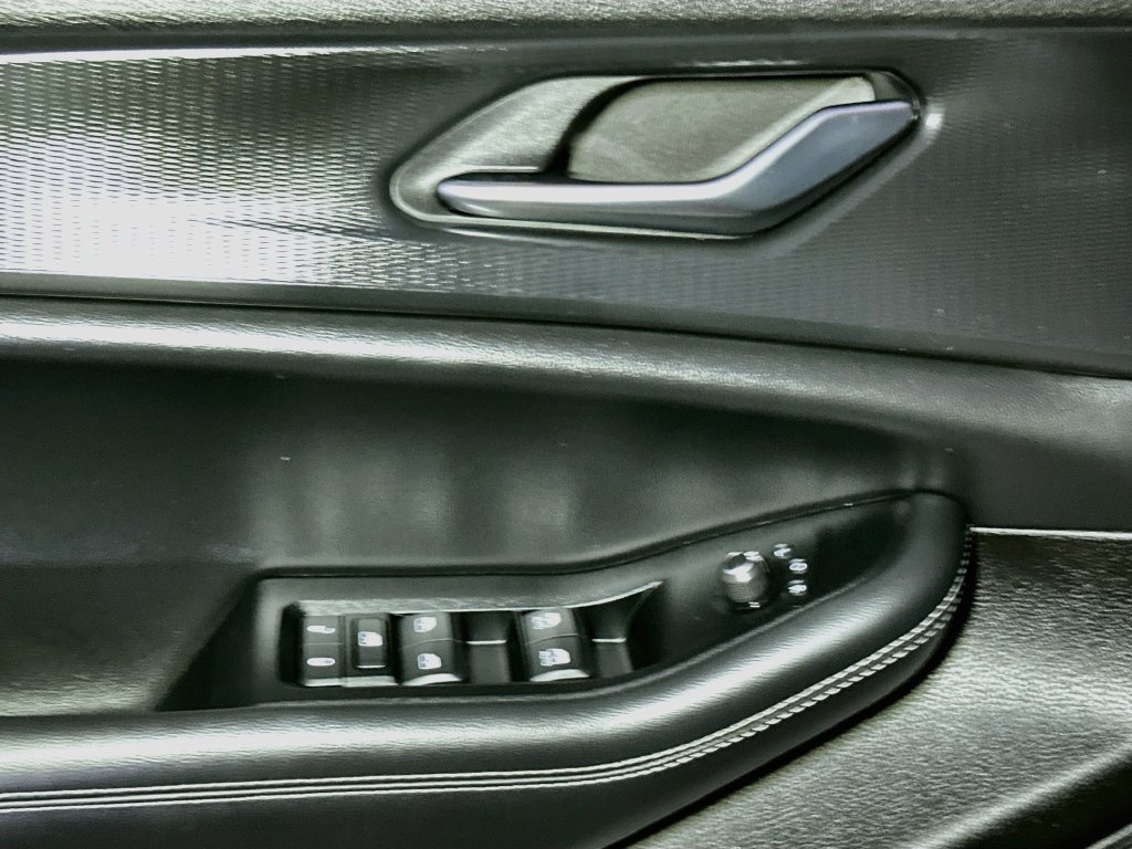 Used 2023 Jeep Grand Cherokee Altitude RWD image 15