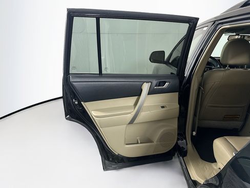 Used 2013 Toyota Highlander SE image 26
