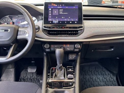 Used 2023 Jeep Compass Sport AWD/4WD image 3