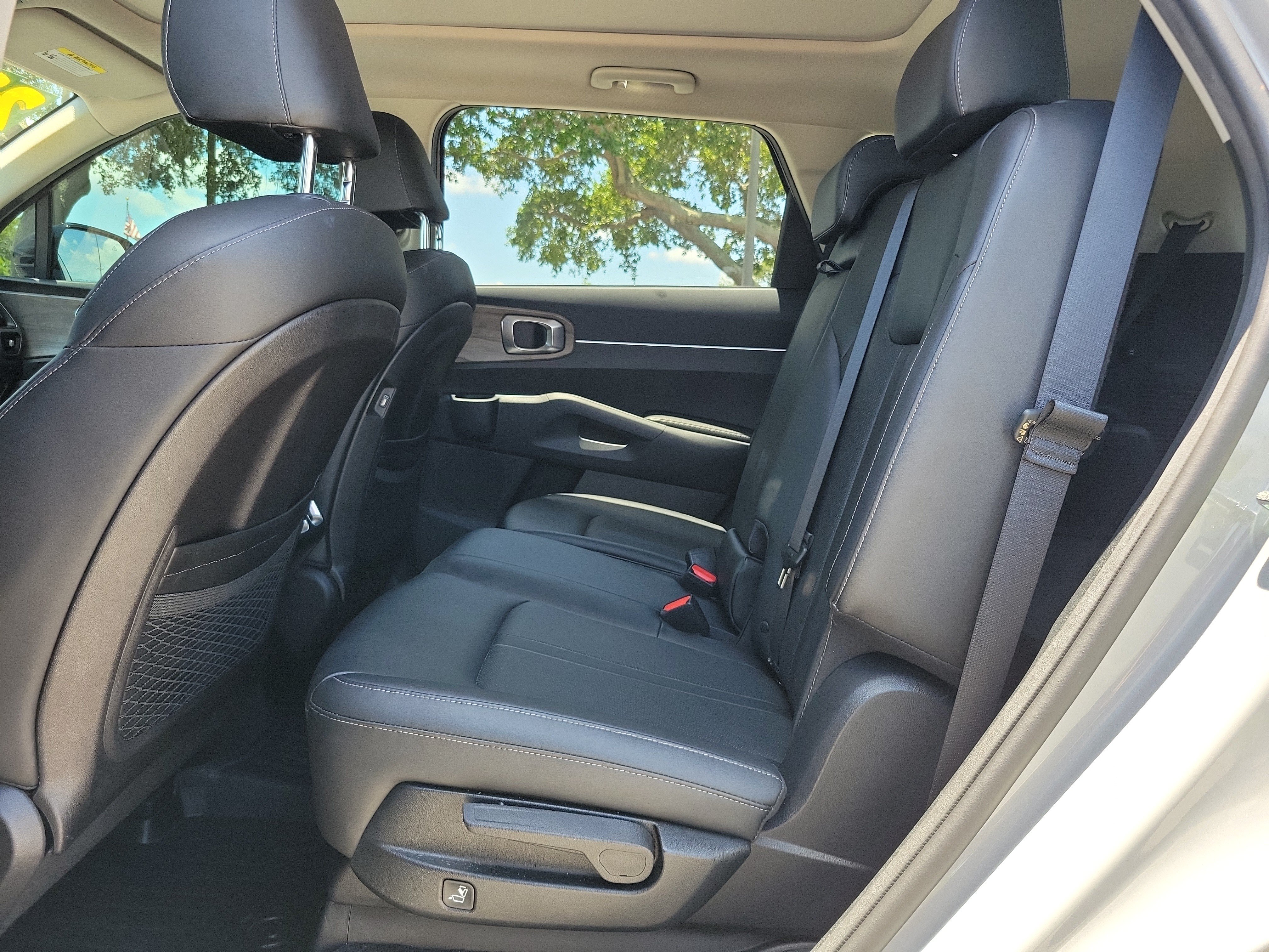 Used 2022 Kia Sorento S w/ Panoramic Sunroof Package AWD/4WD image 8