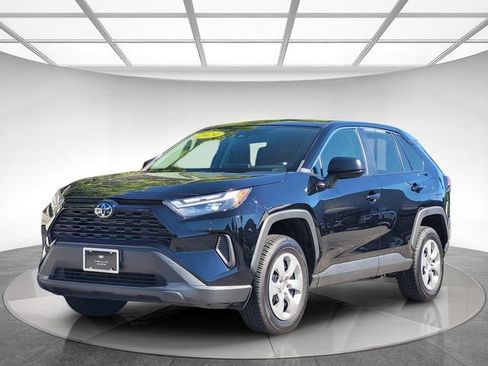Used 2024 Toyota RAV4 LE FWD image 8