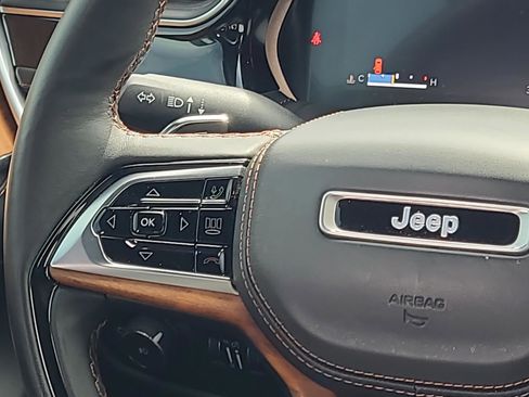 Used 2023 Jeep Grand Cherokee Summit AWD/4WD image 14