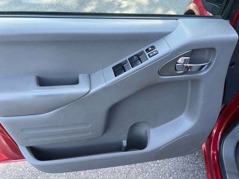 Used 2019 Nissan Frontier SV image 9