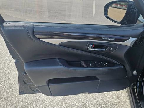 Used 2015 Lexus LS 460 w/ Comfort Package RWD image 10