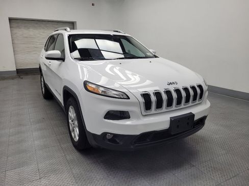 Used 2018 Jeep Cherokee Latitude Plus w/ Comfort/Convenience Group image 13
