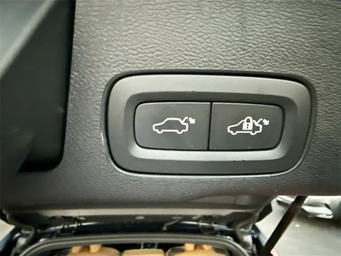 Used 2022 Volvo XC60 B6 Inscription w/ Advanced Package image 31