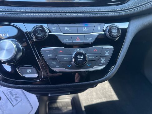 New 2026 Chrysler Pacifica Select w/ S Appearance Package AWD/4WD image 11