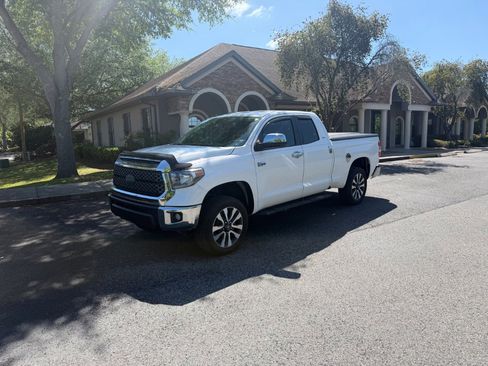Used 2018 Toyota Tundra SR5 w/ SR5 Upgrade Package image 4