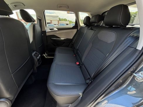 Used 2025 Volkswagen Taos SE FWD image 27